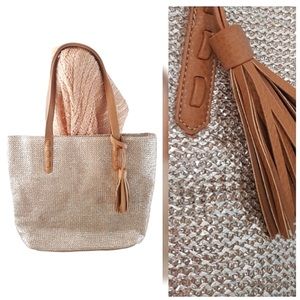 Bueno *NWOT* Women’s Plated and Tan Synthetic Straw Vegan Shoulder Tote